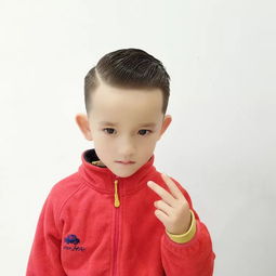 小孩剪头风俗新潮流，传统与现代完美融合！