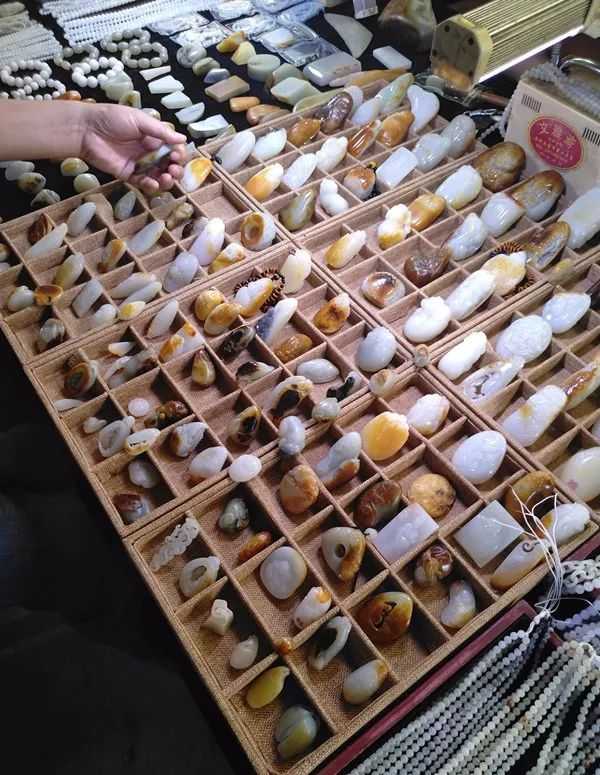 石佛寺玉器市场