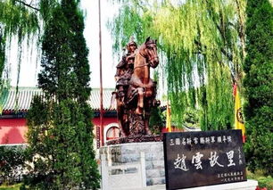 一、 陈旧城与崭新城的尴尬对话