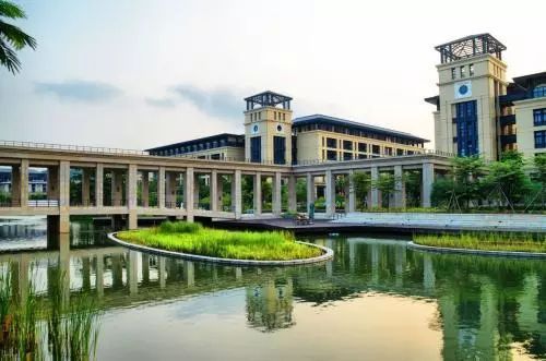 2. 金茂大厦