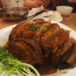 #6 荔浦芋头扣肉——芋头绵柔软， 肉香四溢（一口咬下去，好像整个世界都软化了…或者是你的牙齿要掉了！）