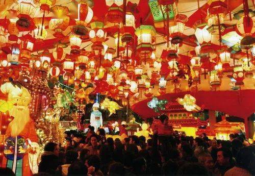 “砸盘子狂欢，春节独特风俗，爆款活动来袭！”
